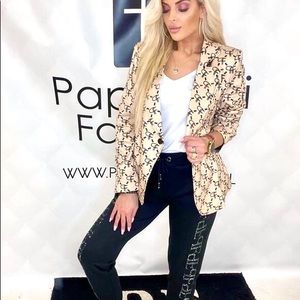 New Paparazzi Fashion women's suit beige jacket and black pants size M/L or L/XL